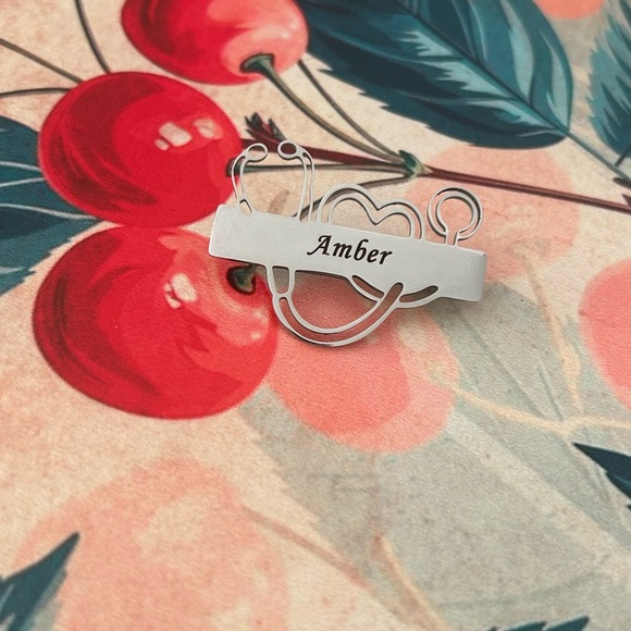Personalized name: Amber Nurse/Doctor Brooch - Picture 2 of 2